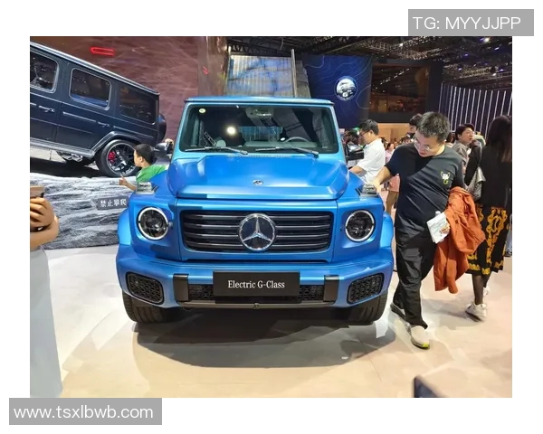 足球明星驾驭奔驰大G展现豪华生活方式与运动激情的完美结合