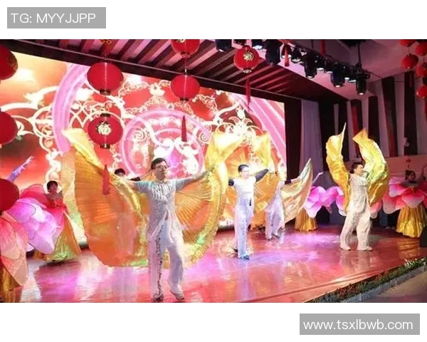 春节晚会聚焦足球明星精彩瞬间球场英雄与欢庆佳节的完美结合