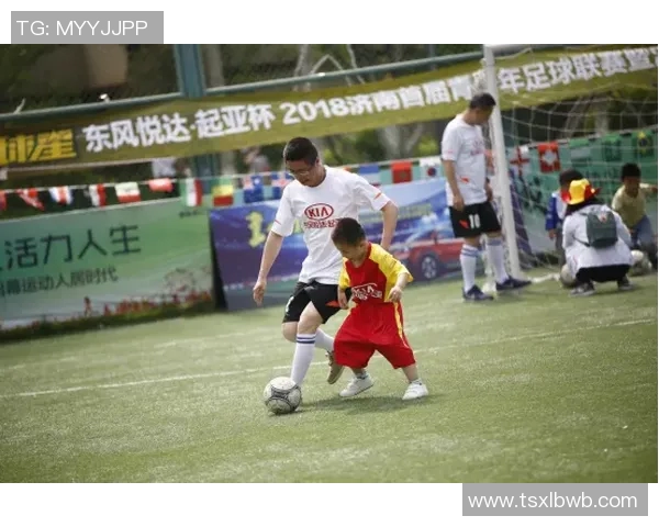 足球明星亲临球迷家中共度温馨时光感受热情与支持